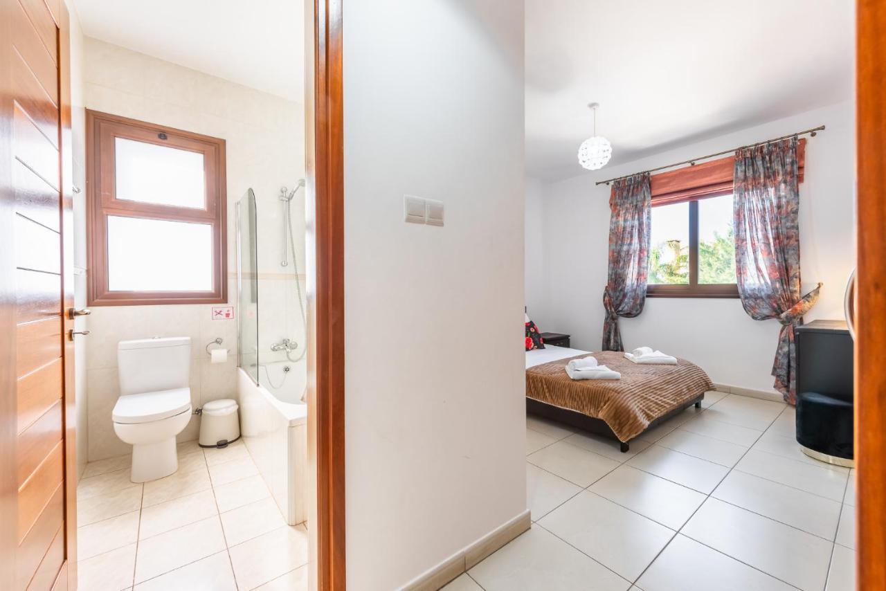 Sea Front Oceanus H2 By Ezoria Villas Ayia Napa Eksteriør billede