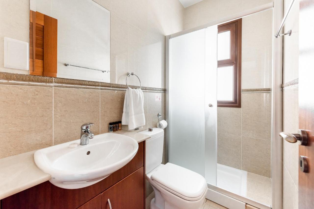 Sea Front Oceanus H2 By Ezoria Villas Ayia Napa Eksteriør billede
