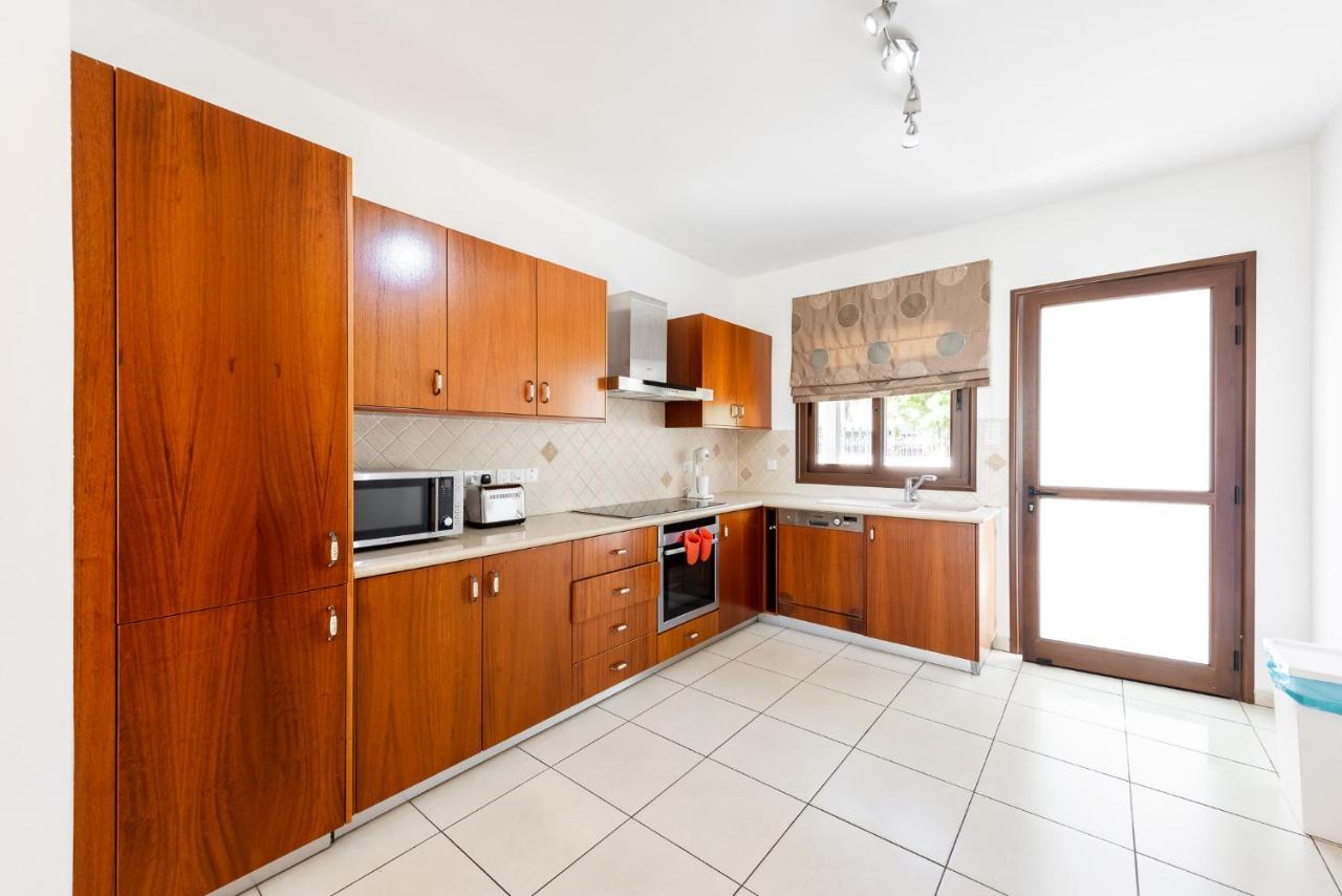 Sea Front Oceanus H2 By Ezoria Villas Ayia Napa Eksteriør billede