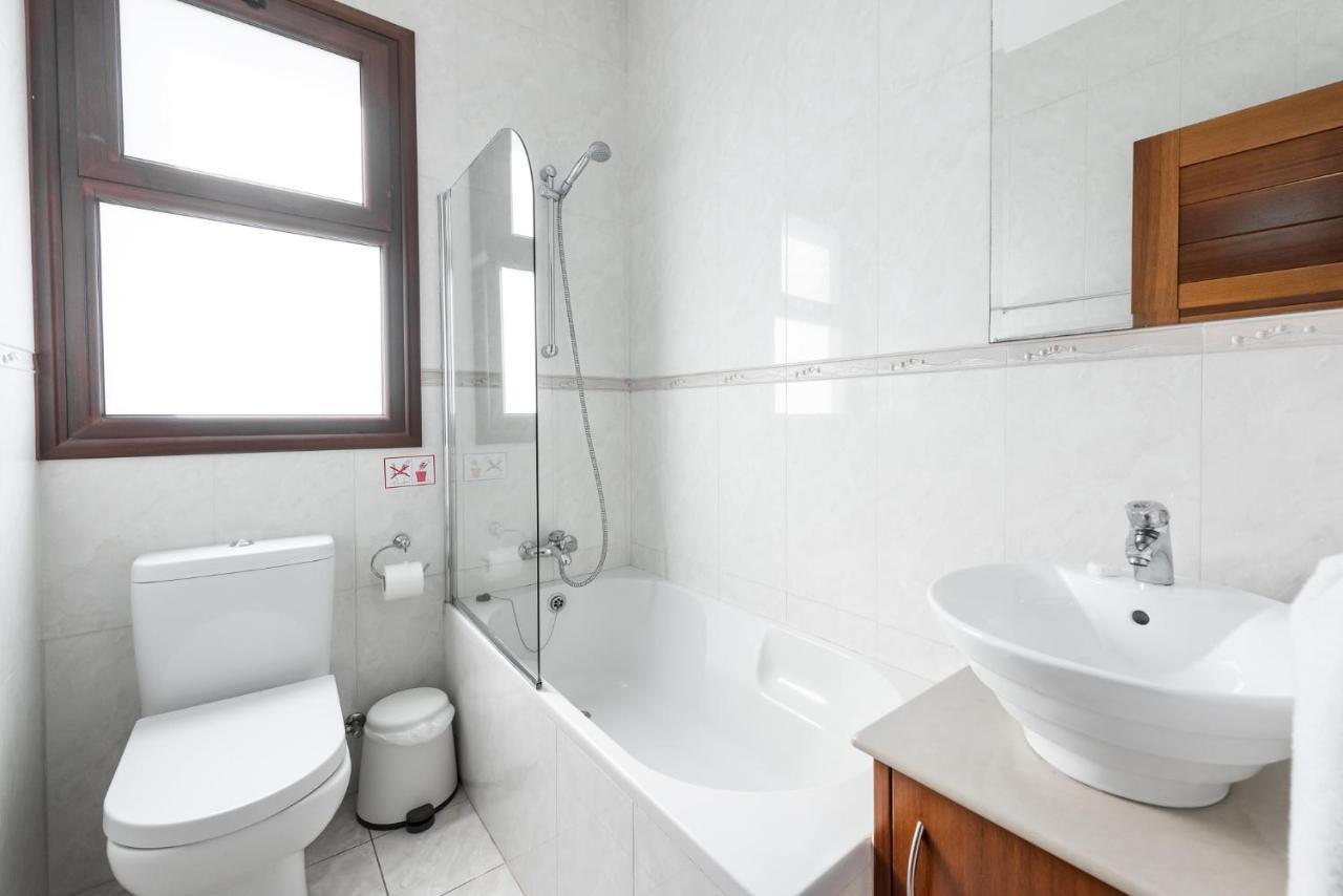 Sea Front Oceanus H2 By Ezoria Villas Ayia Napa Eksteriør billede