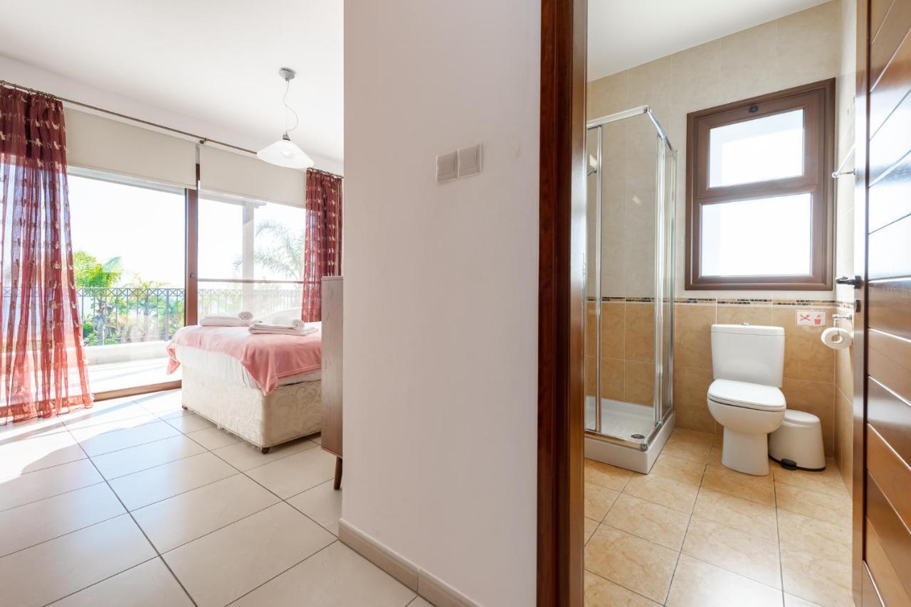 Sea Front Oceanus H2 By Ezoria Villas Ayia Napa Eksteriør billede